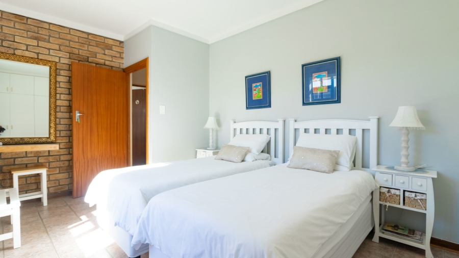 5 Bedroom Property for Sale in Stilbaai Wes Western Cape